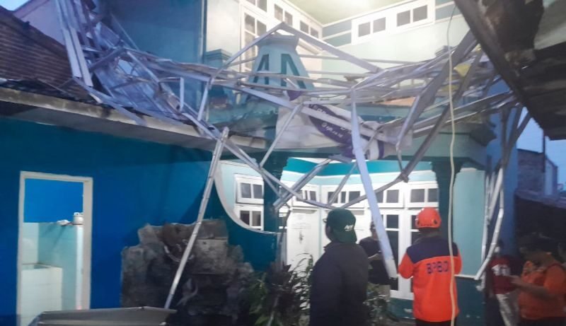 Akibat puting beliung, ratusan rumah di Kabupaten Malang alami kerusakan