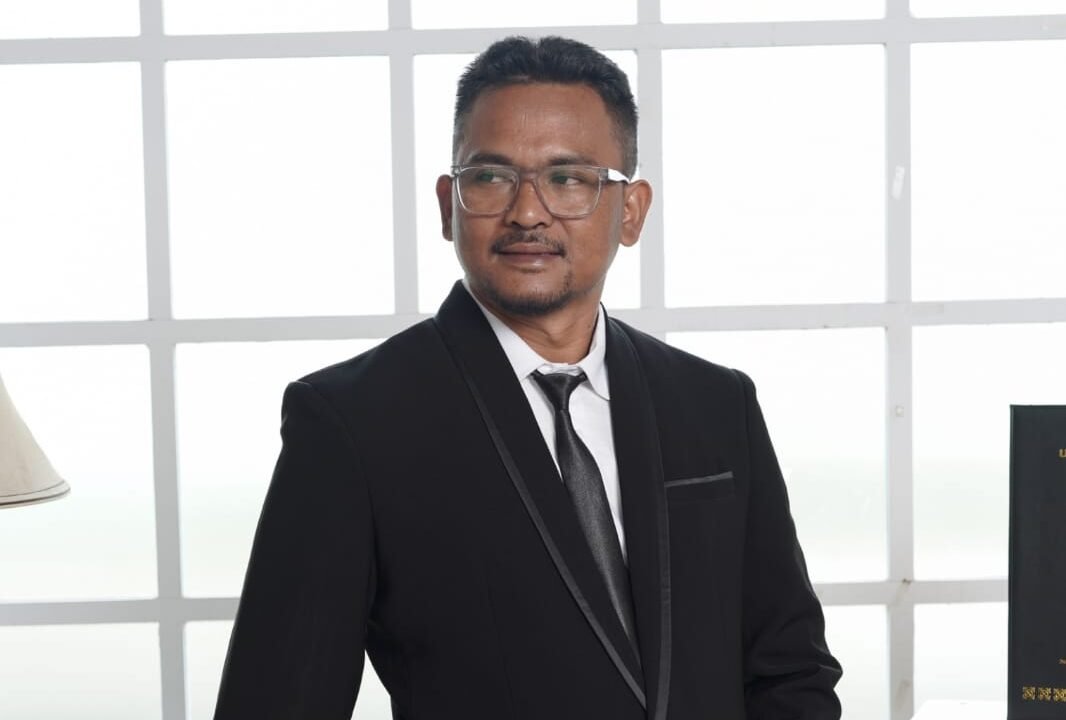 Bring Back My Bird Before It’s Taken by the Sky and DestinyCipt: Rohidin, SH., MH., M.Si