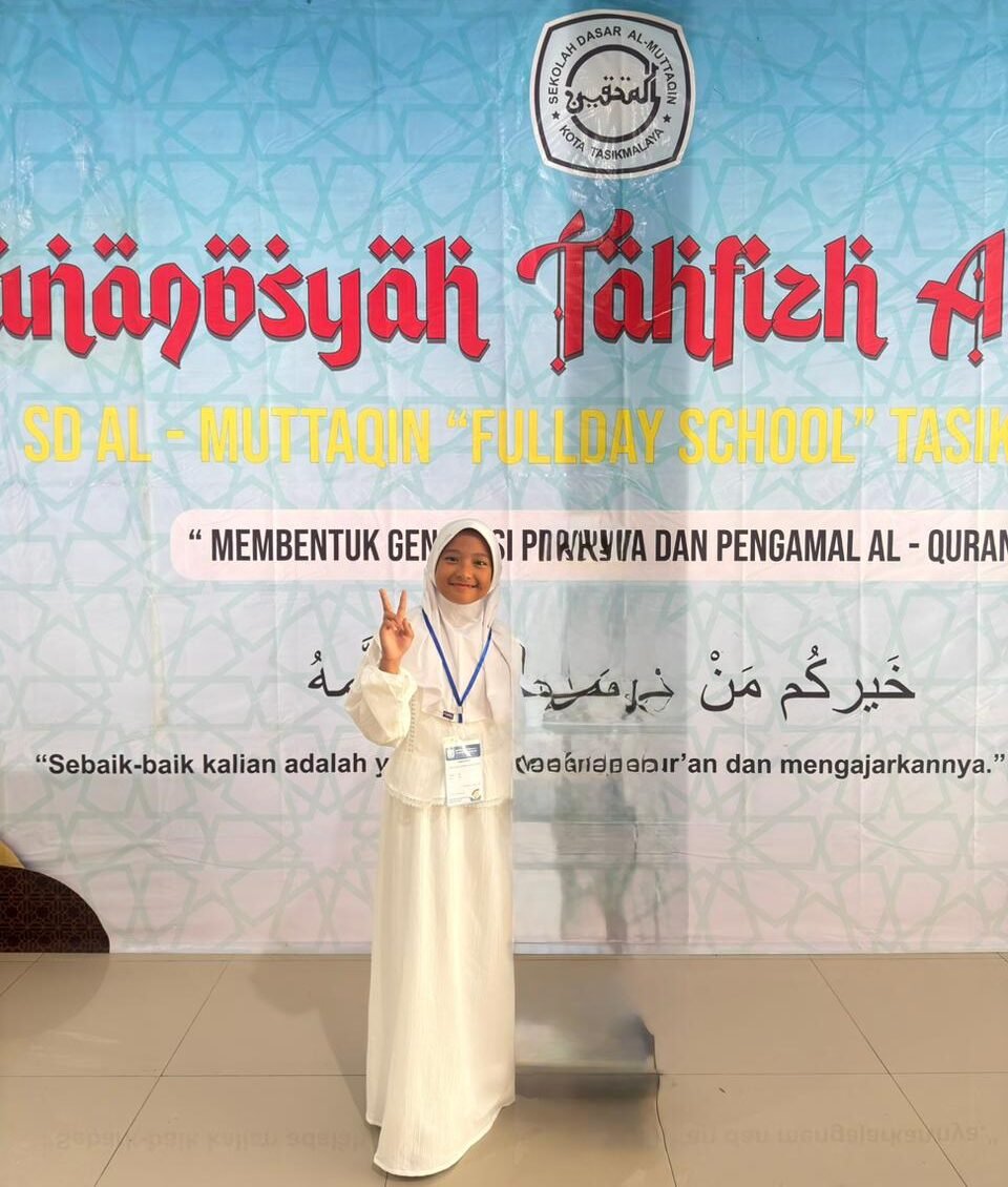 SELAMAT ATAS KELULUSAN REVALEN DE QUEENY ZAHIRA KUSUMA